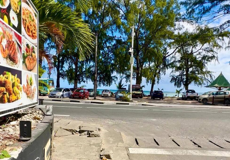 3 Bedroom Beachside Apartment - 30 Secs From Beach Flic en Flac Екстер'єр фото